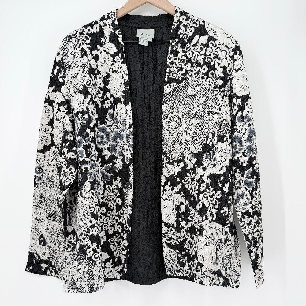 Analogy Black & White Floral Textured Open Front Jacket Topper Size Large Artsy